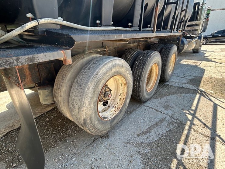 1998-peterbilt-378-image-25