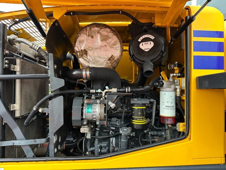 2013-komatsu-wa200pz-6-image-30