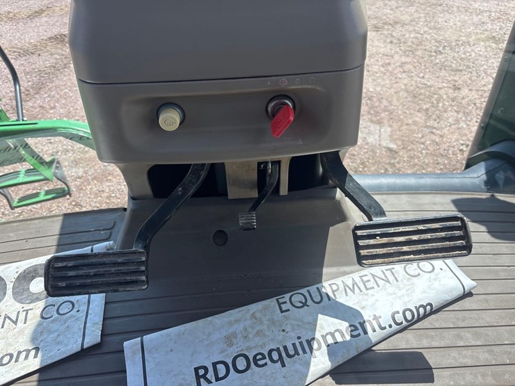 2012-john-deere-8335rt-image-38