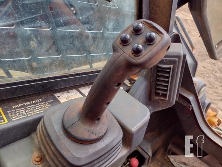 2020-deere-331g-image-10