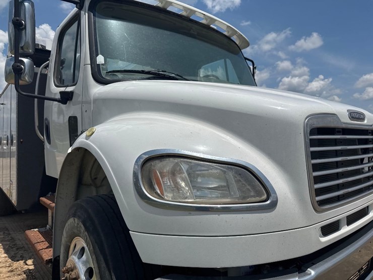 2014-freightliner-s/a-service-truck-image-23
