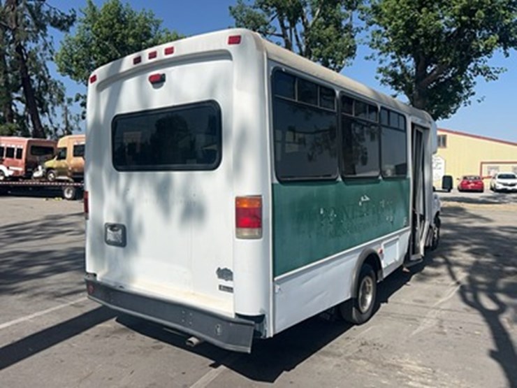 2001-ford-e450-image-4
