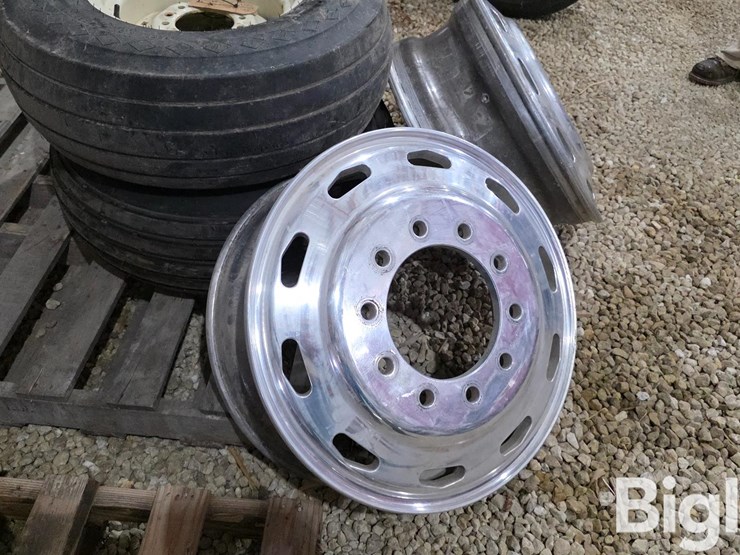 accuride-aluminum-24.5"-rims-image-4