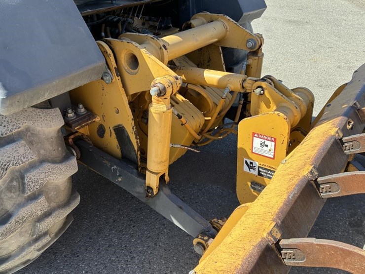 2015-deere-210k-ep-image-13