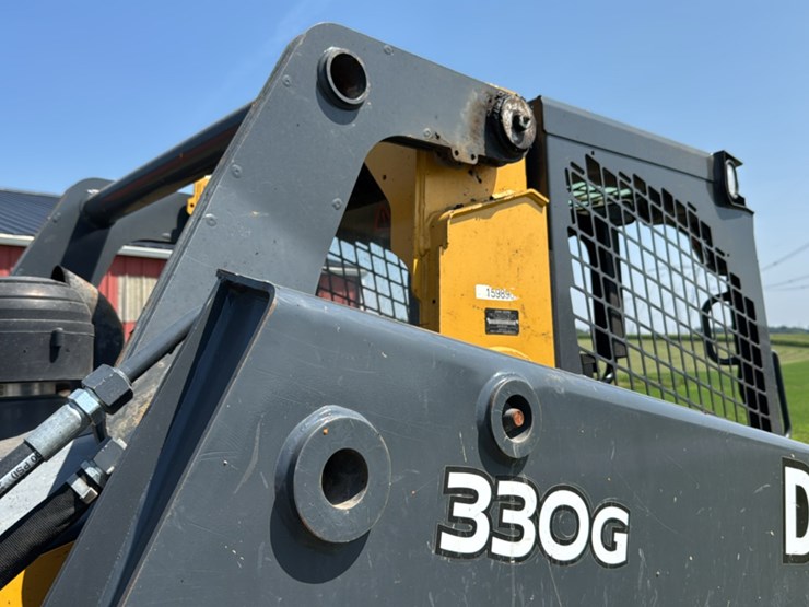 2019-deere-330g-image-45