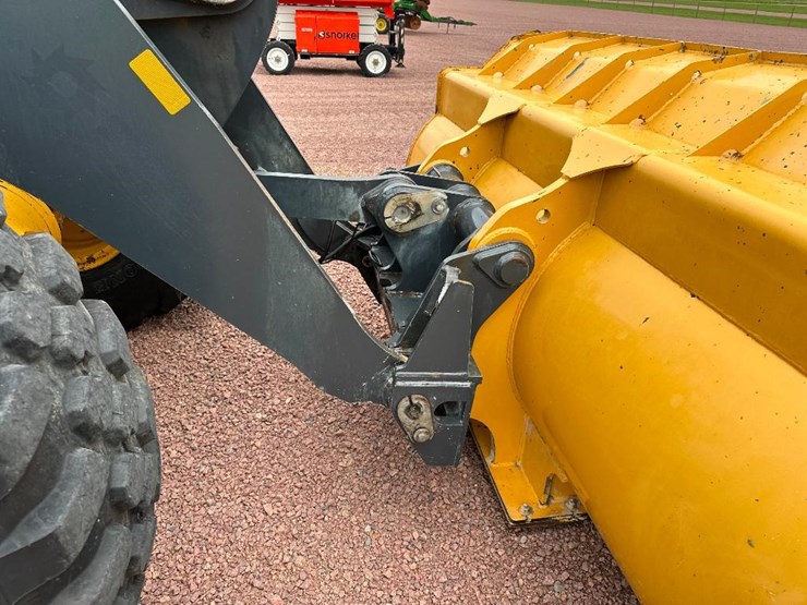 2018-deere-524kii-image-39