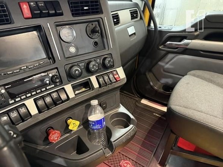2022-kenworth-t680-image-27