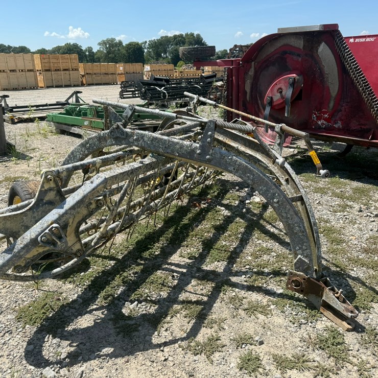 NEW HOLLAND 56