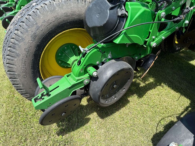 2014-john-deere-1770nt-image-53