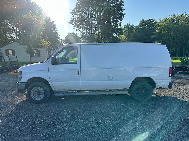 2013-ford-e250-image-8