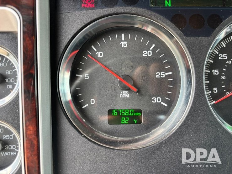 2014-kenworth-w900-image-101