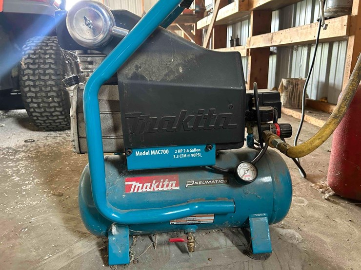 makita-pneumatics-air-compressor-image-2