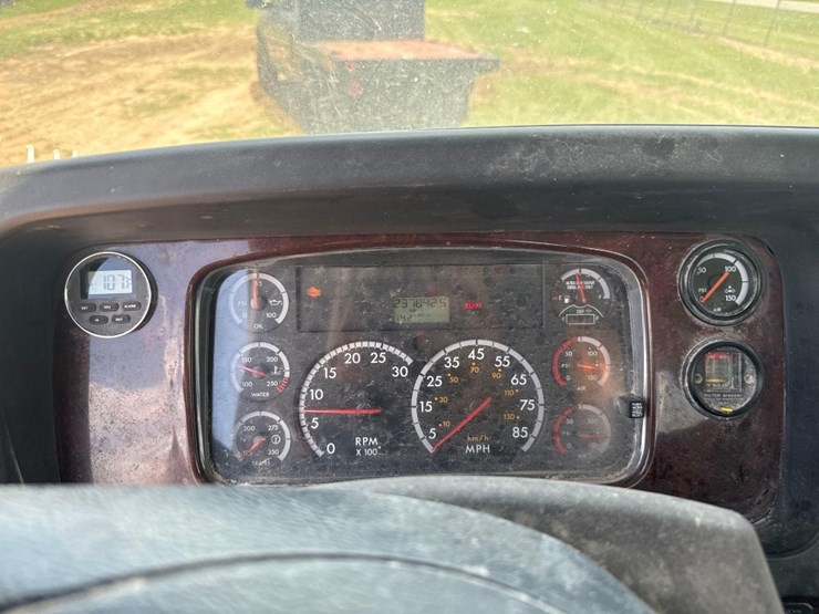 2014-freightliner-s/a-service-truck-image-33