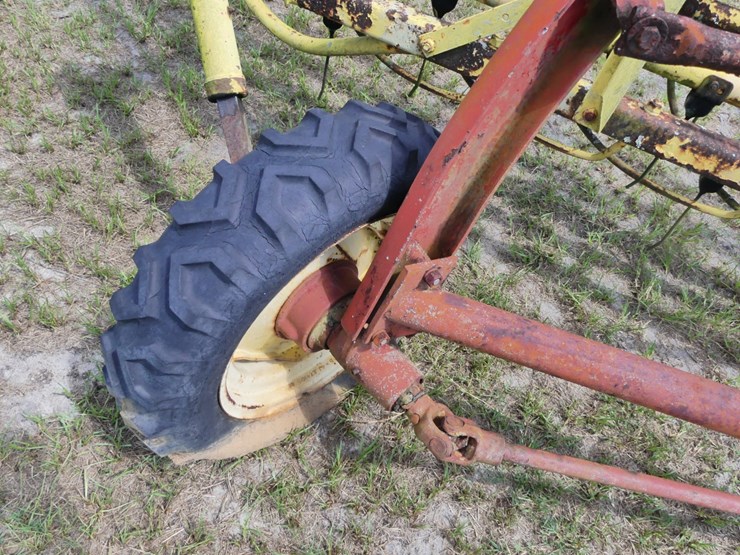 new-holland-258-image-5