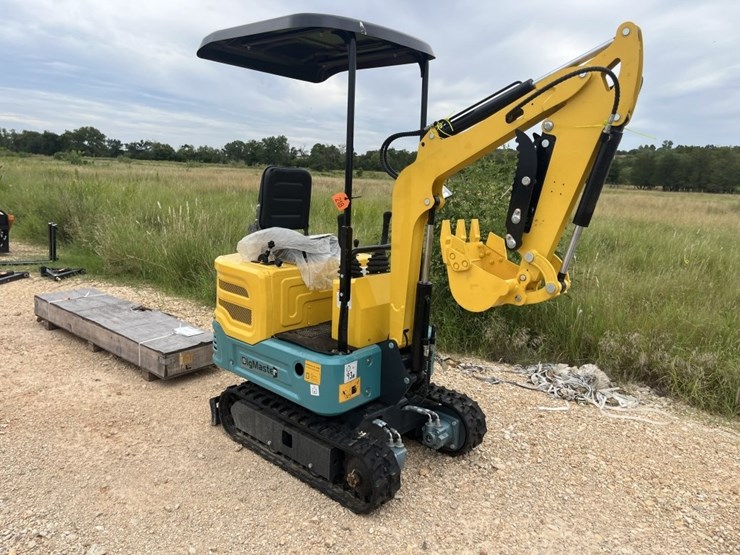dig-master-dm100-mini-excavator-image-2