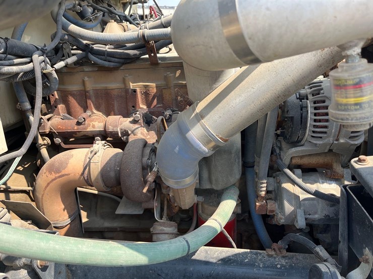 1998-freightliner-fl70-image-5