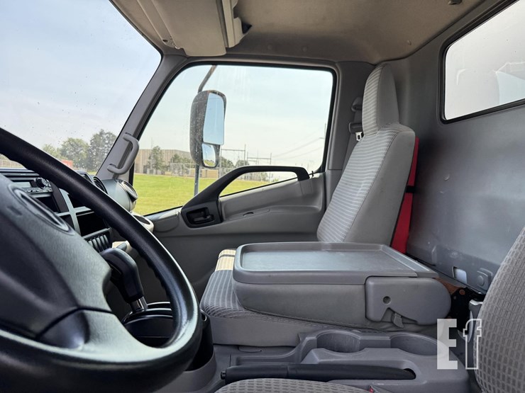 2018-hino-195-image-26