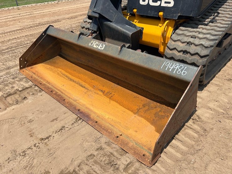2021-jcb-3ts-8t-image-18