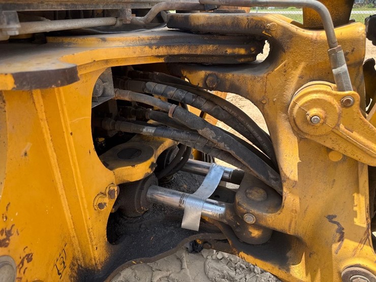 2000-deere-310se-image-16