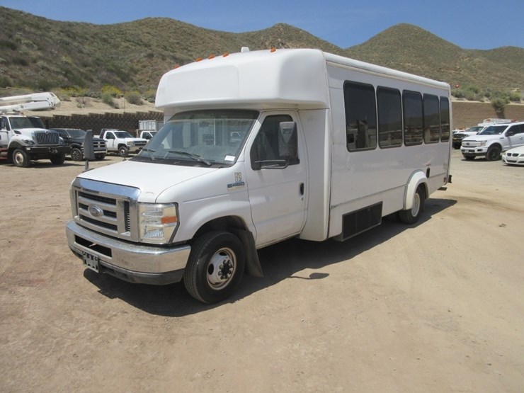 2011-ford-e450-sd-image-1