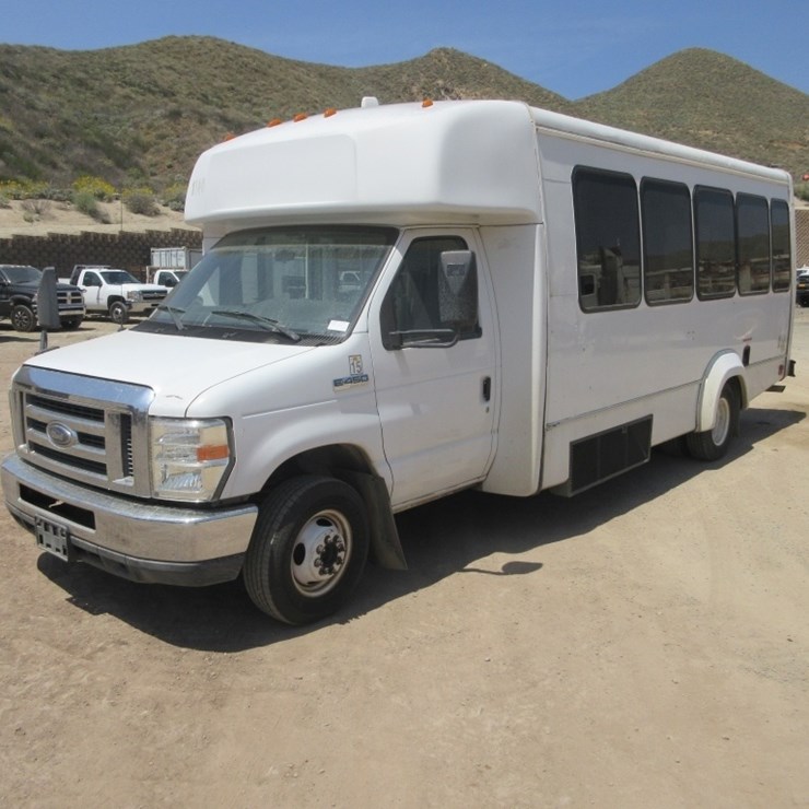 2011 FORD E450 SD