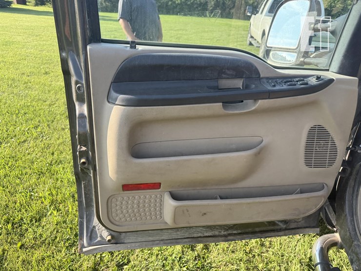 2005-ford-f350-xlt-image-22