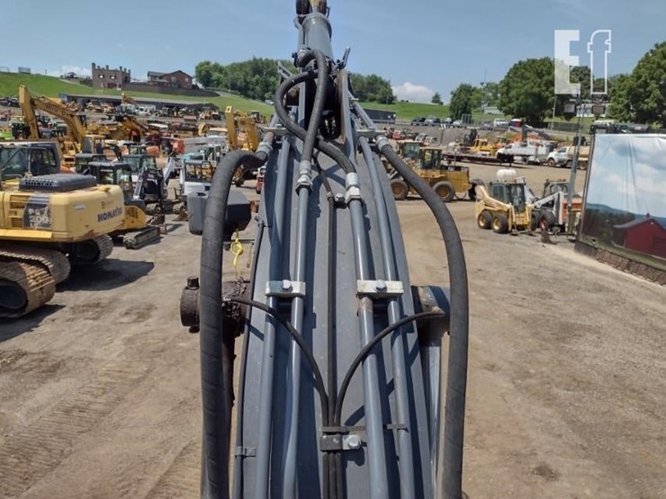 2019-deere-130g-image-56
