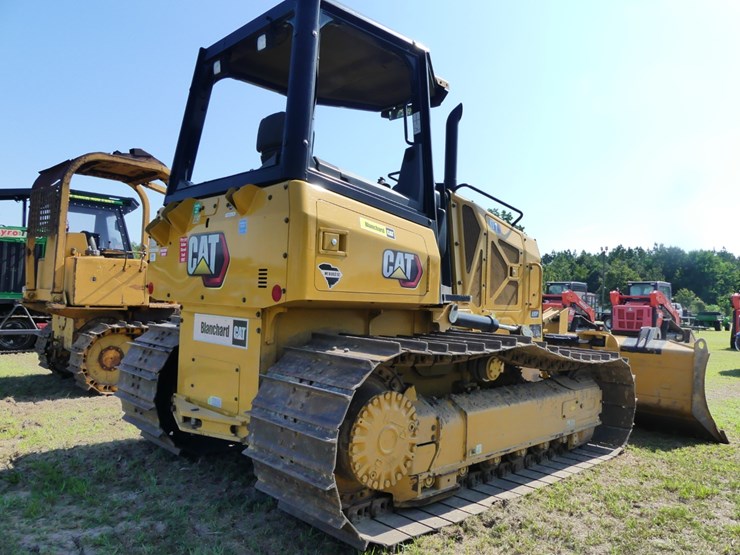 2020-caterpillar-d1-image-3