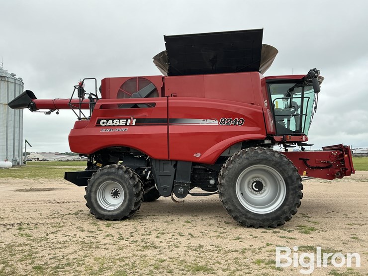 2018-case-ih-8240-image-4