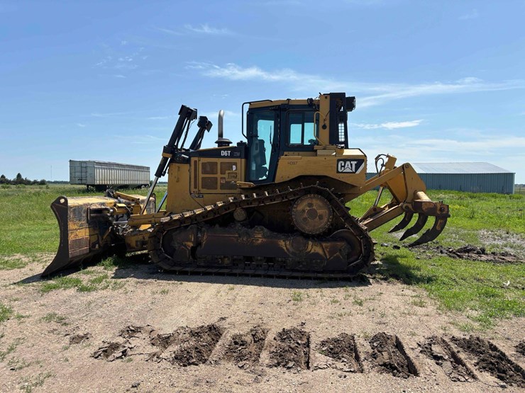 caterpillar-d6t-image-10