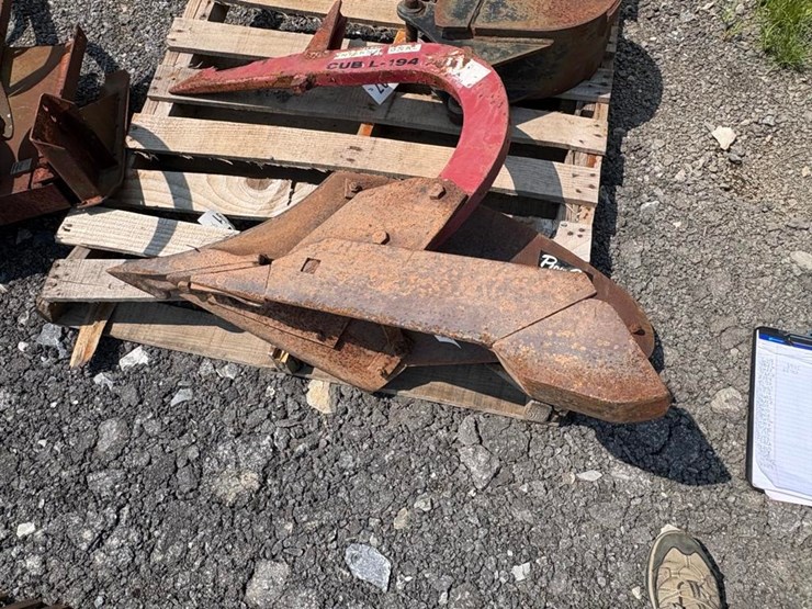 international-quick-hitch-1-bottom-plow-image-1