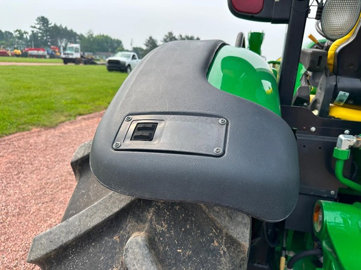 2018-john-deere-5075m-image-33
