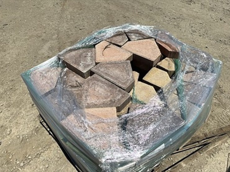 lot#-124-pallet-of-paver-stones-image-2