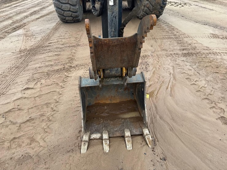 2020-deere-35g-image-23