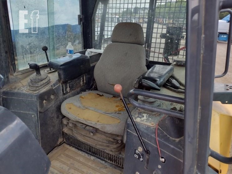 2006-deere-700j-lt-image-14
