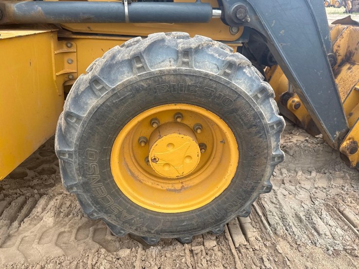 2018-deere-310sl-hl-image-11