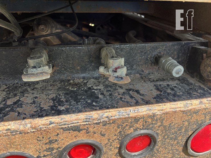 1990-mack-f600-image-38