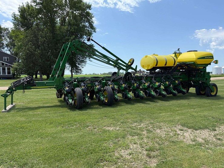 2014-john-deere-1770nt-image-2