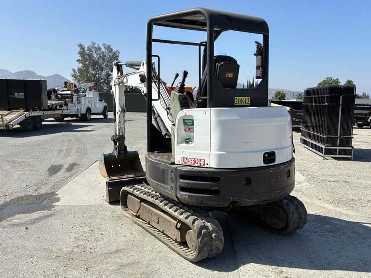2016-bobcat-e32-image-4