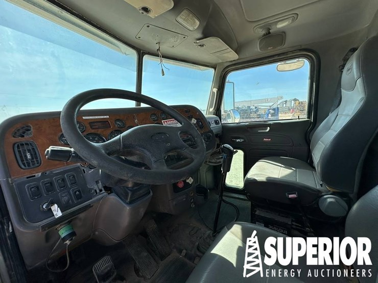 2007-peterbilt-365-image-7