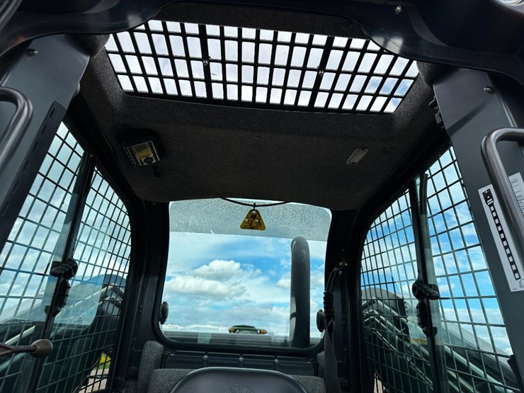 2018-new-holland-l228-image-30