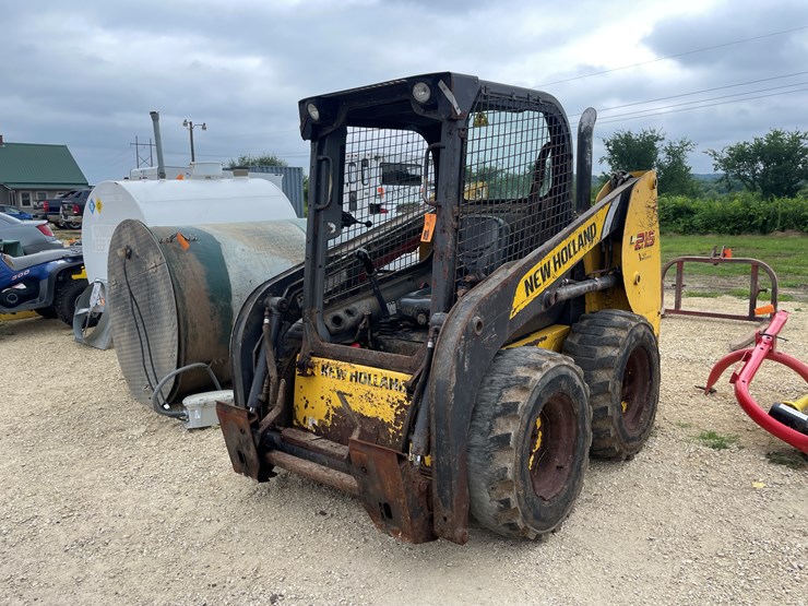new-holland-l215-image-1
