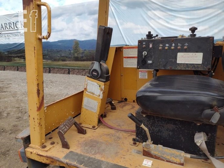 2015-morooka-mst800vd-image-10
