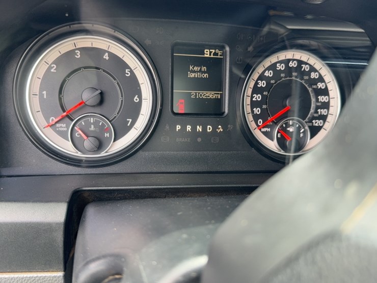 2016-dodge-ram-2500-image-25