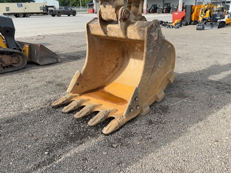 komatsu-pc210-lc-11-image-4