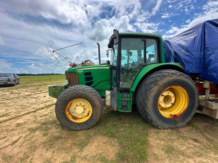 2010-john-deere-6230-premium-image-1