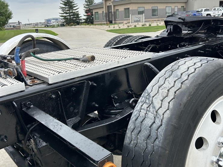 2019-kenworth-t800-image-27