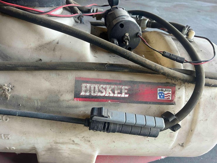 huskee-pull-type-sprayer-image-8