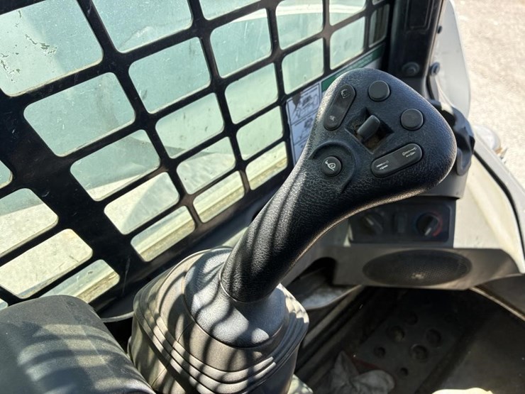 2022-bobcat-s770-image-10