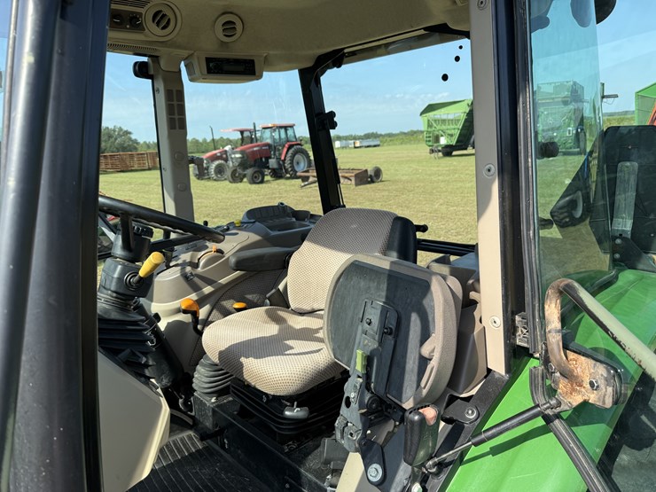 2014-john-deere-5100e-image-11